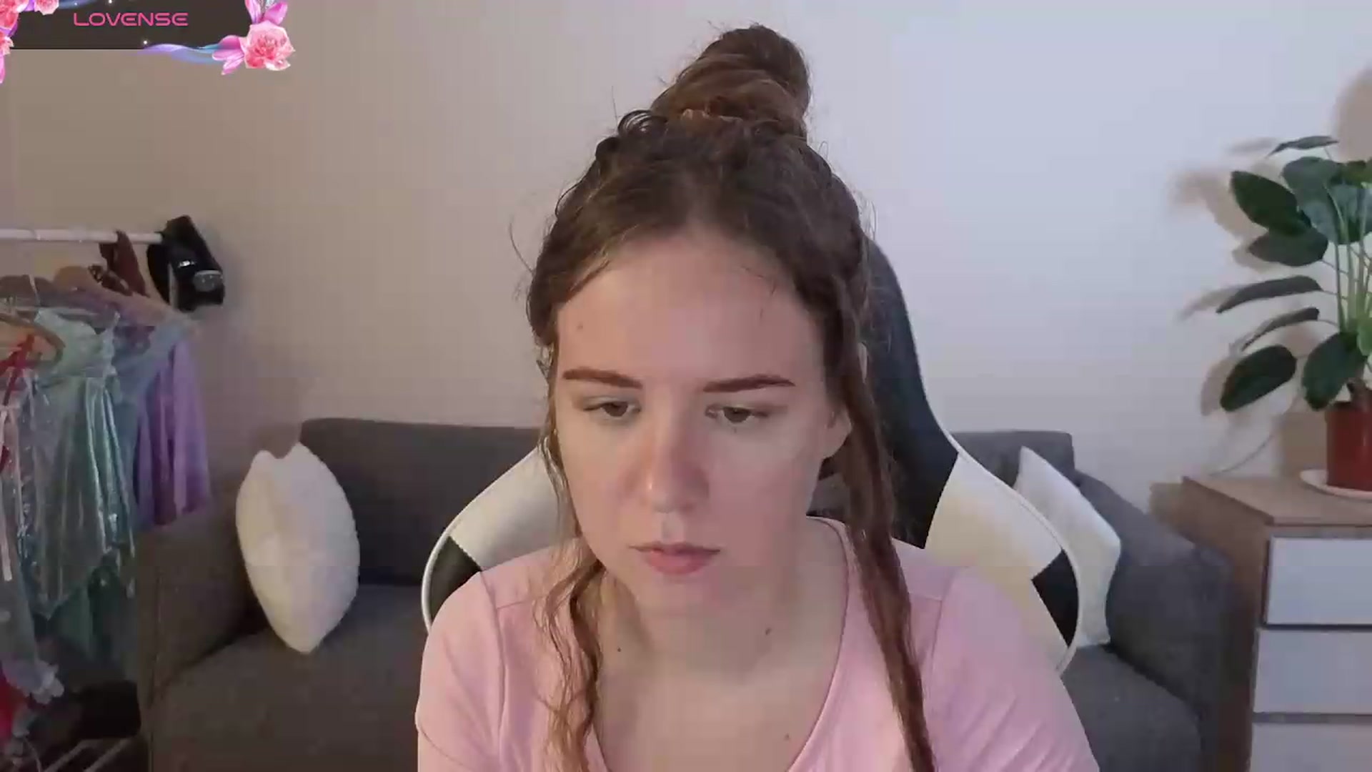 Gallery image thumbnail from BlueFlowerr's myfreecams stream on, 07/17/2026, 16:28 image 4 of 20