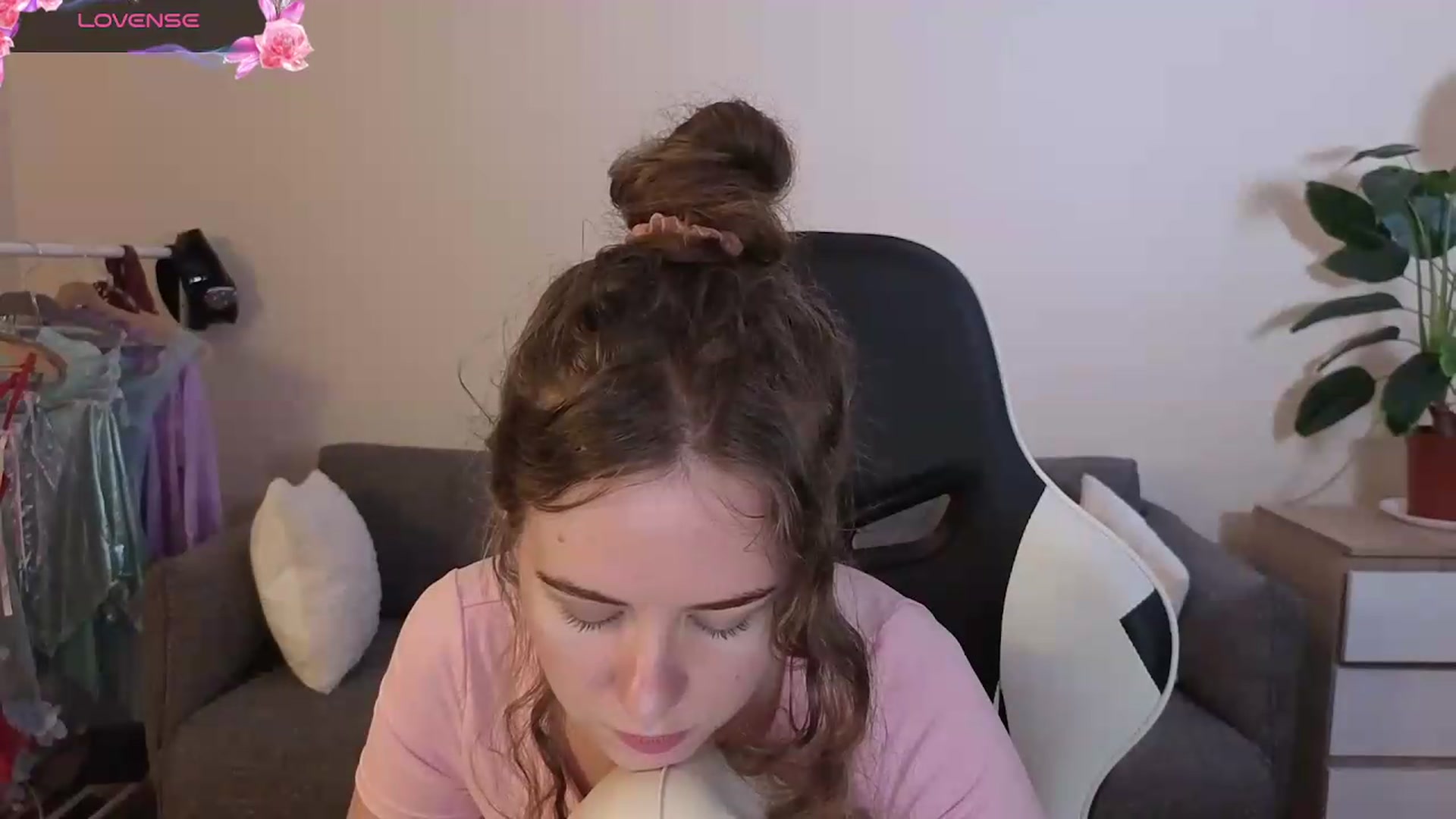 Gallery image thumbnail from BlueFlowerr's myfreecams stream on, 07/17/2026, 16:28 image 14 of 20