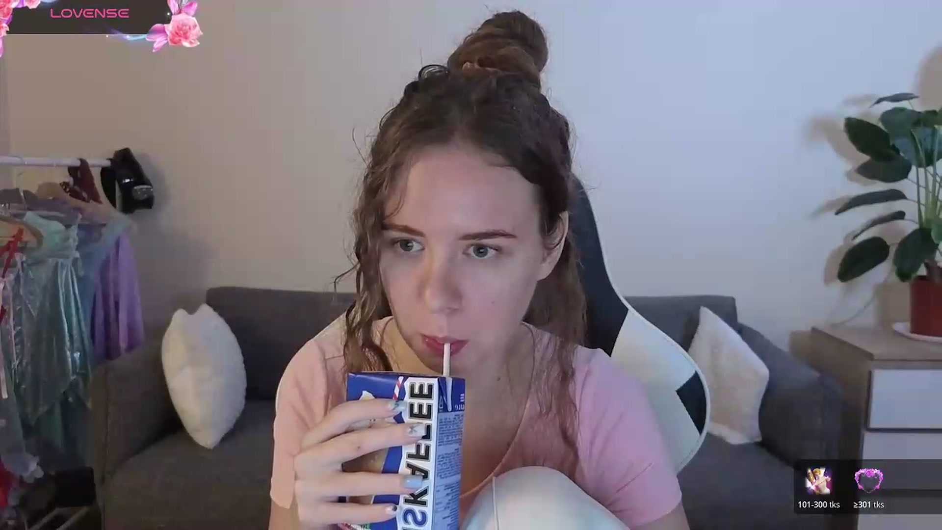 Gallery image thumbnail from BlueFlowerr's myfreecams stream on, 07/17/2026, 17:16 image 7 of 20