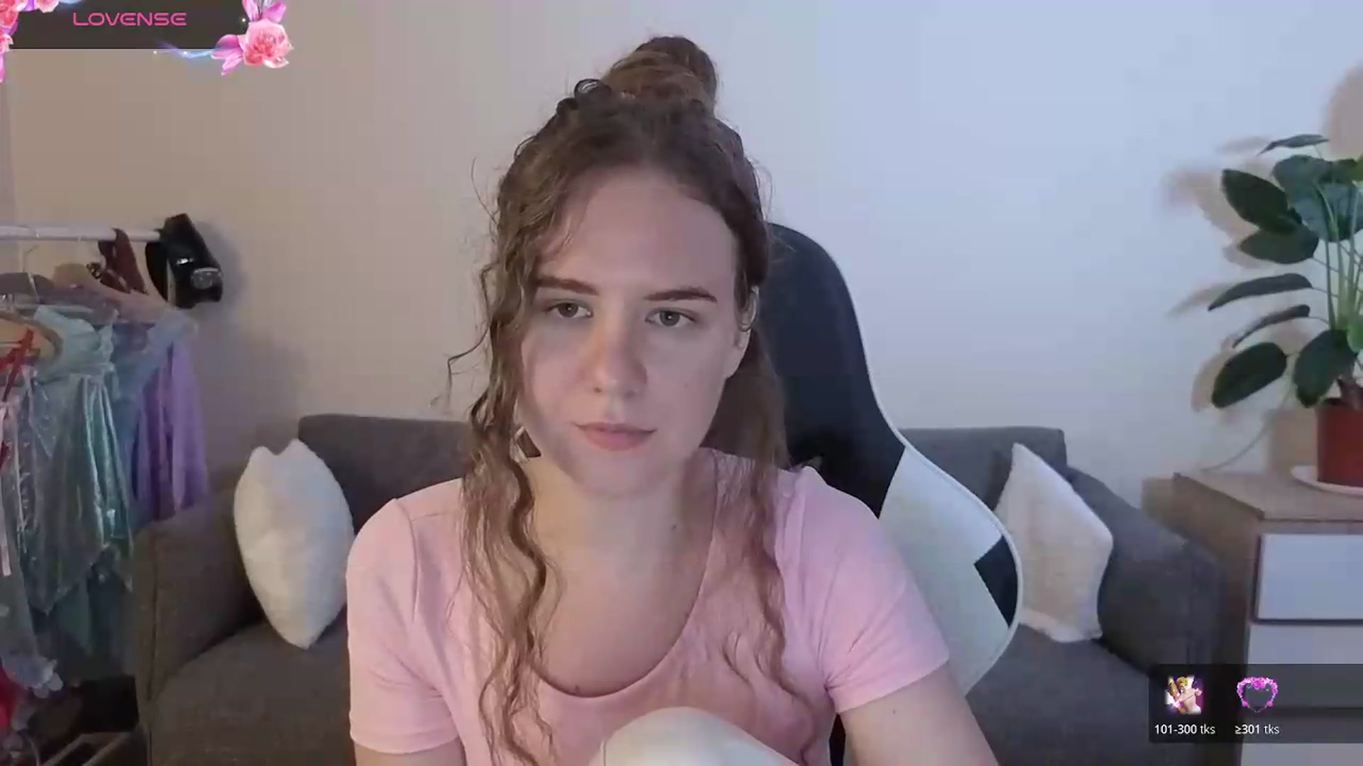 Gallery image thumbnail from BlueFlowerr's myfreecams stream on, 07/17/2026, 17:16 image 17 of 20