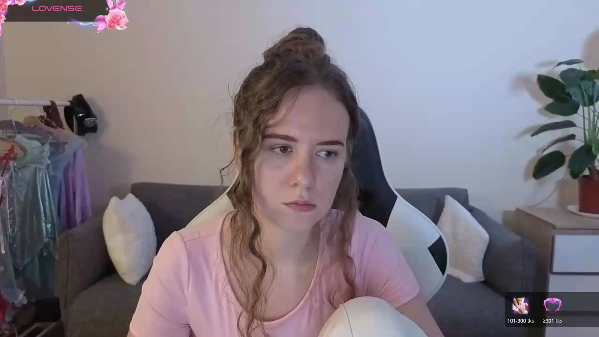 Gallery image thumbnail from BlueFlowerr's myfreecams stream on, 07/17/2026, 17:16 image 14 of 20