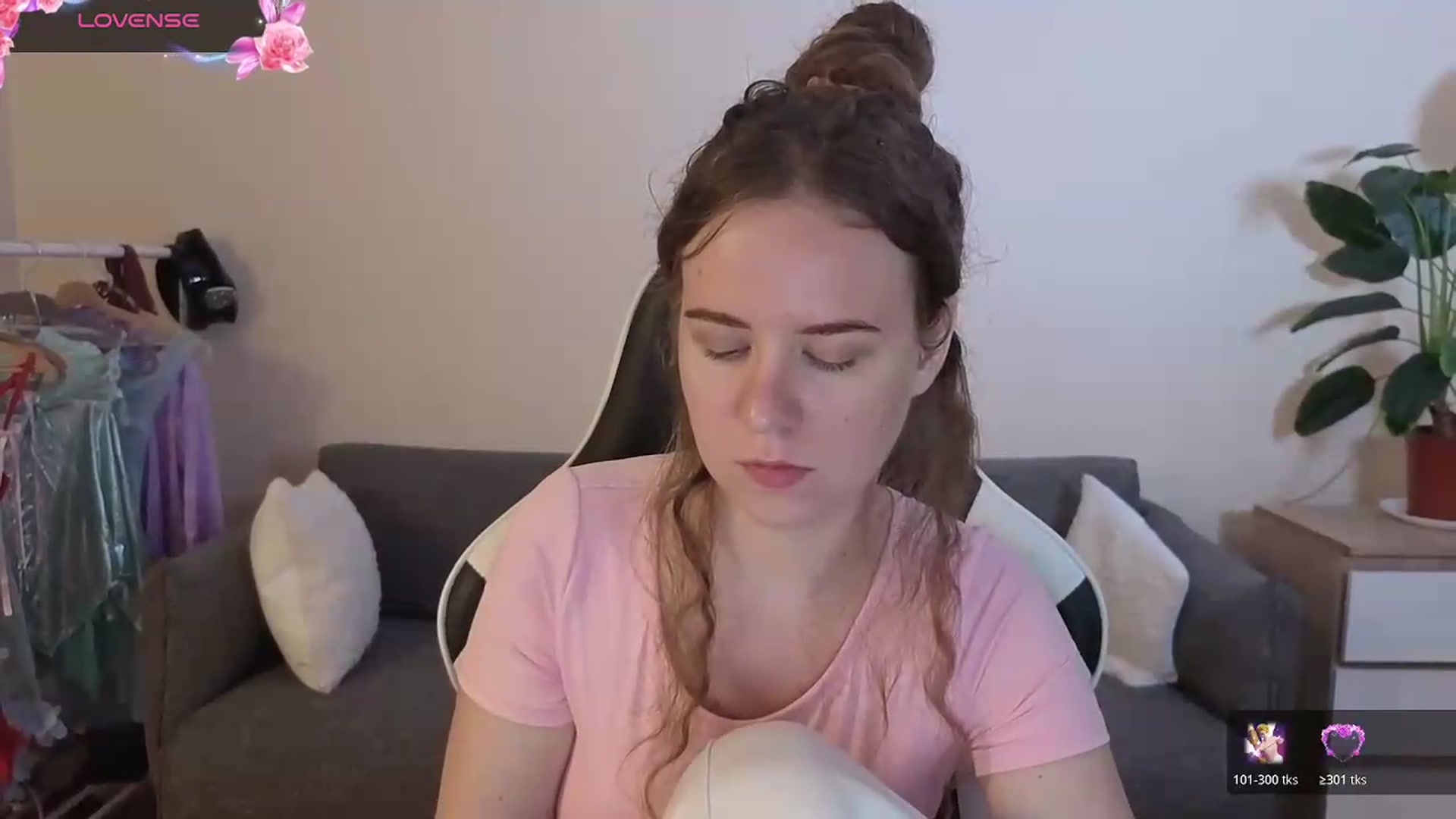 Gallery image thumbnail from BlueFlowerr's myfreecams stream on, 07/17/2026, 17:16 image 3 of 20