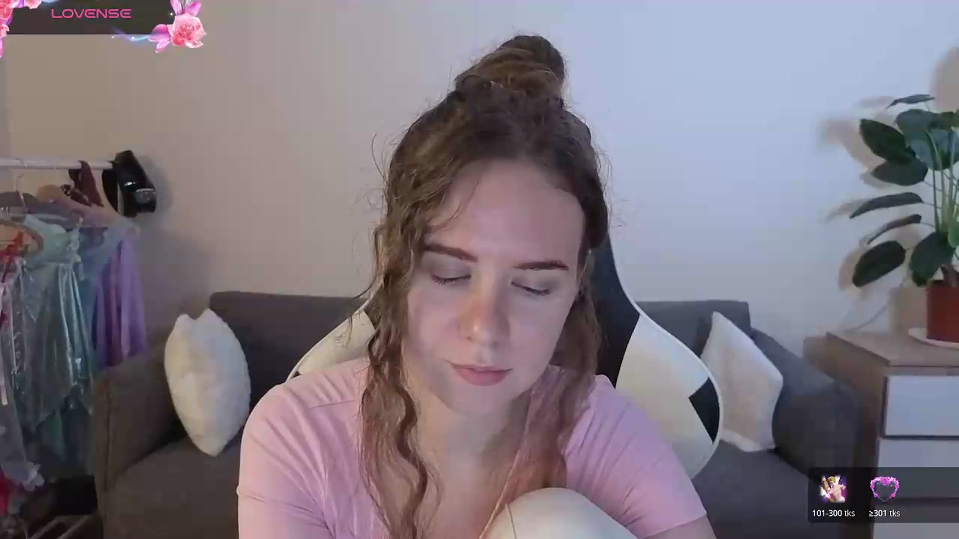Gallery image thumbnail from BlueFlowerr's myfreecams stream on, 07/17/2026, 17:16 image 15 of 20