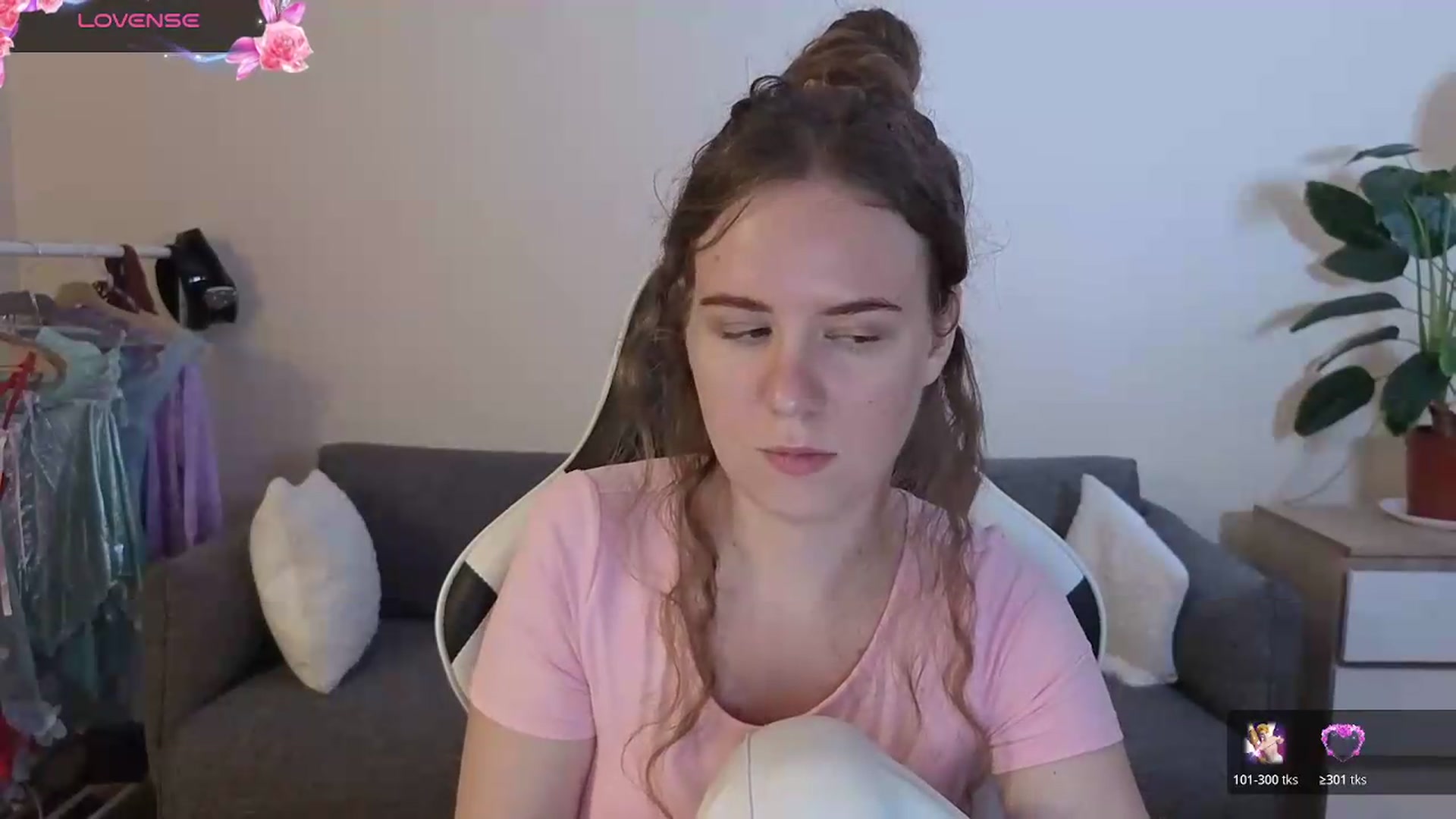Gallery image thumbnail from BlueFlowerr's myfreecams stream on, 07/17/2026, 17:16 image 5 of 20