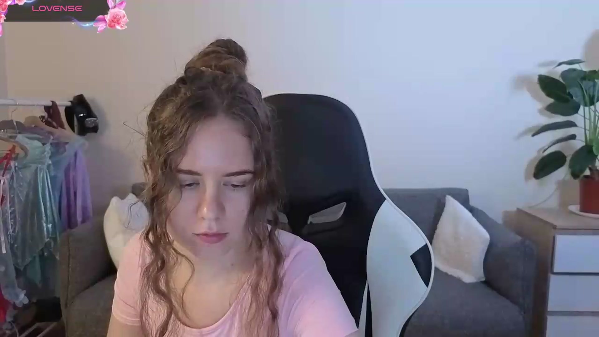 Gallery image thumbnail from BlueFlowerr's myfreecams stream on, 07/17/2026, 19:03 image 4 of 20