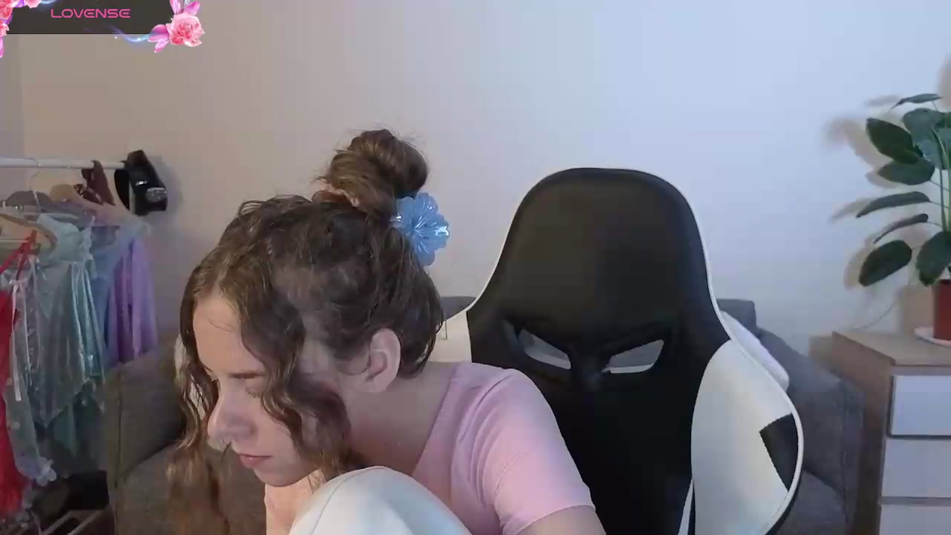 Gallery image thumbnail from BlueFlowerr's myfreecams stream on, 07/17/2026, 19:03 image 18 of 20