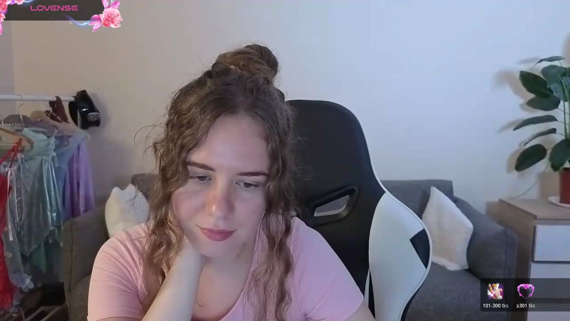 Gallery image thumbnail from BlueFlowerr's myfreecams stream on, 07/17/2026, 19:03 image 20 of 20