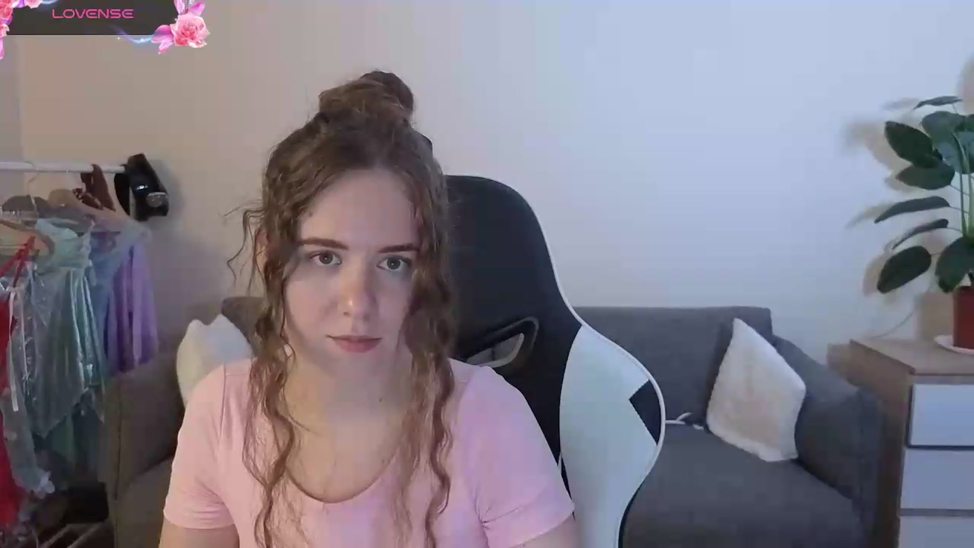 Gallery image thumbnail from BlueFlowerr's myfreecams stream on, 07/17/2026, 19:03 image 16 of 20