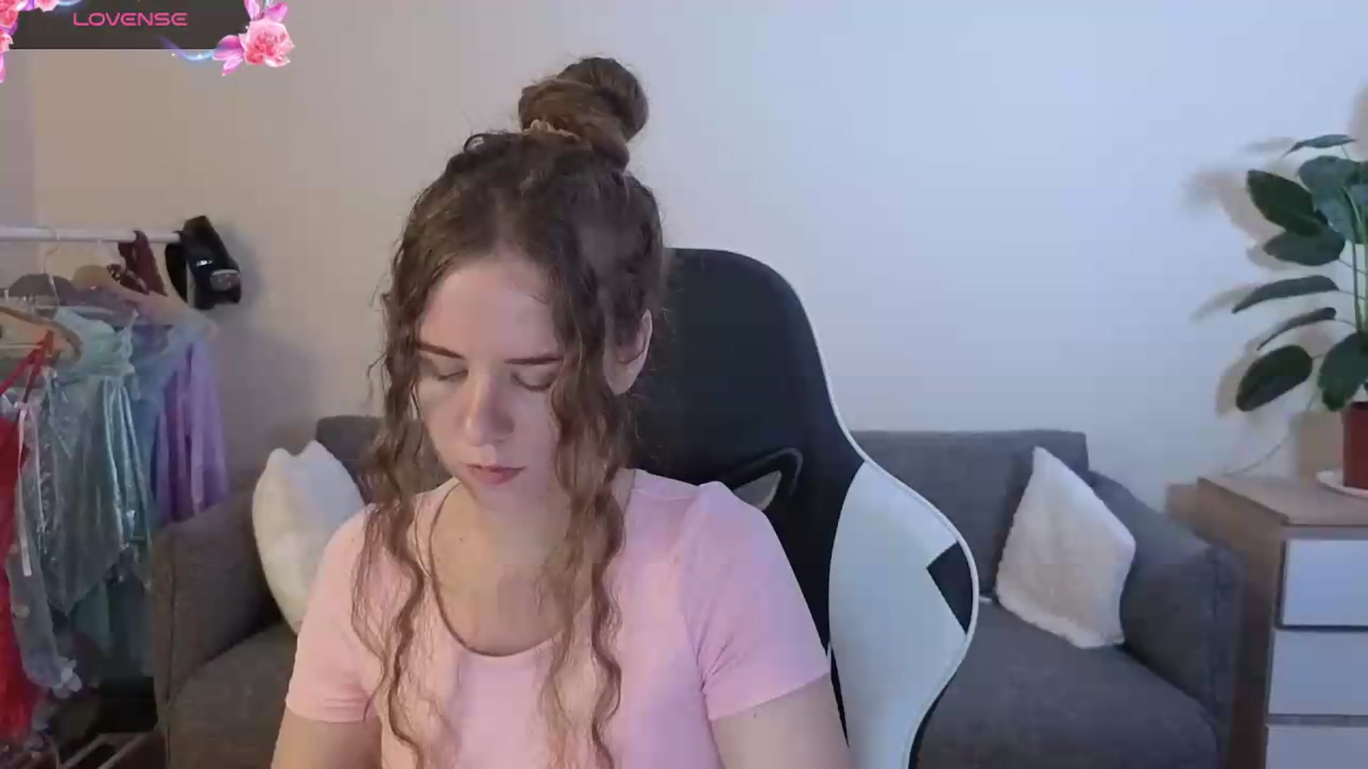 Gallery image thumbnail from BlueFlowerr's myfreecams stream on, 07/17/2026, 19:03 image 17 of 20