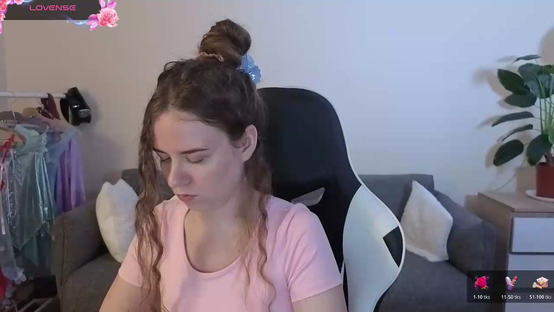Gallery image thumbnail from BlueFlowerr's myfreecams stream on, 07/17/2026, 19:03 image 8 of 20