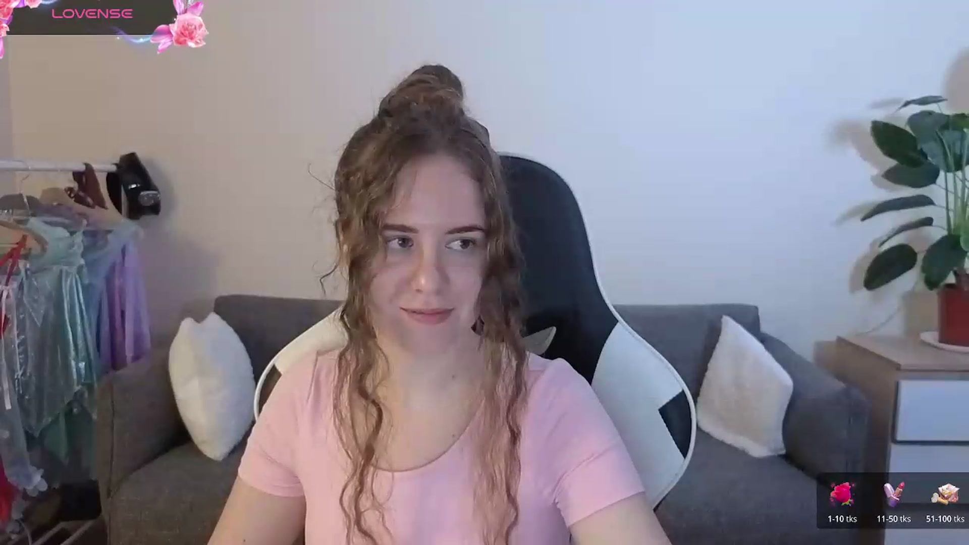 Gallery image thumbnail from BlueFlowerr's myfreecams stream on, 07/17/2026, 19:03 image 3 of 20