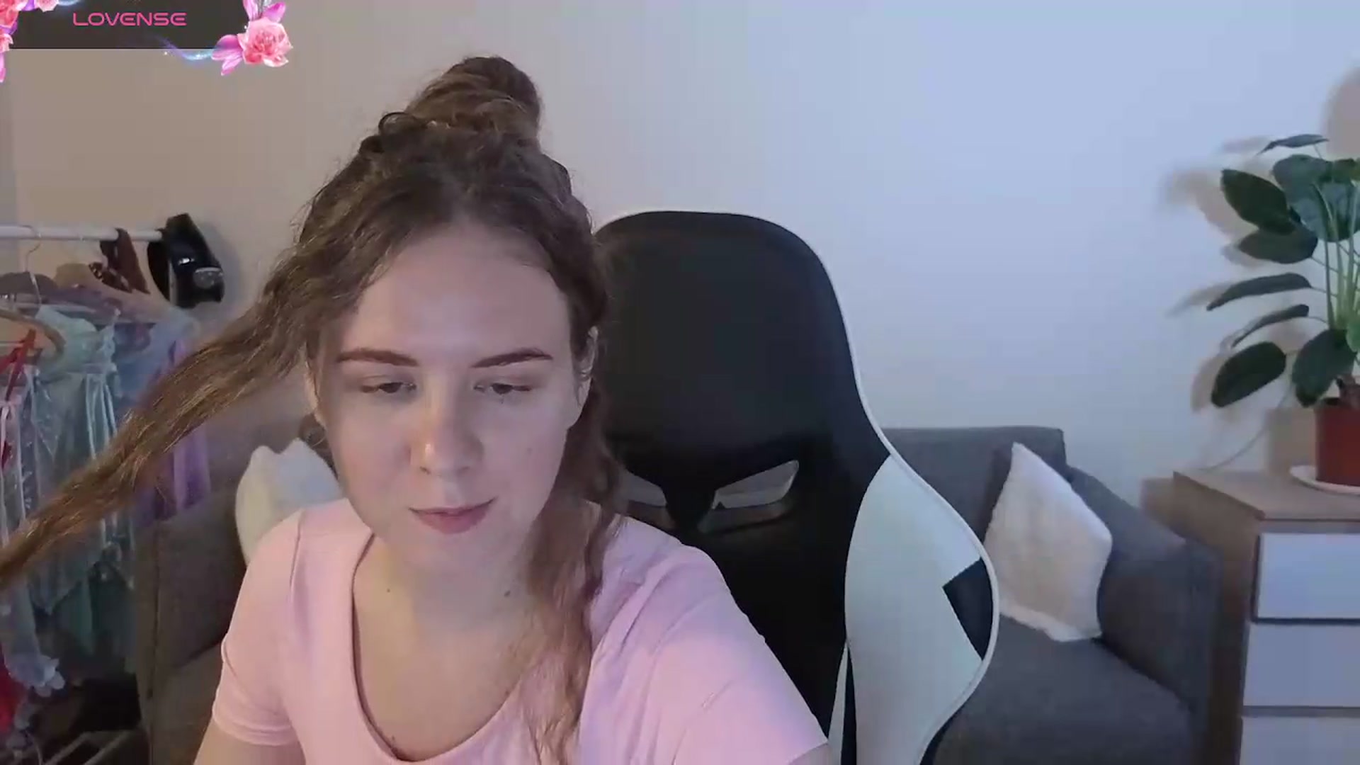 Gallery image thumbnail from BlueFlowerr's myfreecams stream on, 07/17/2026, 19:03 image 6 of 20