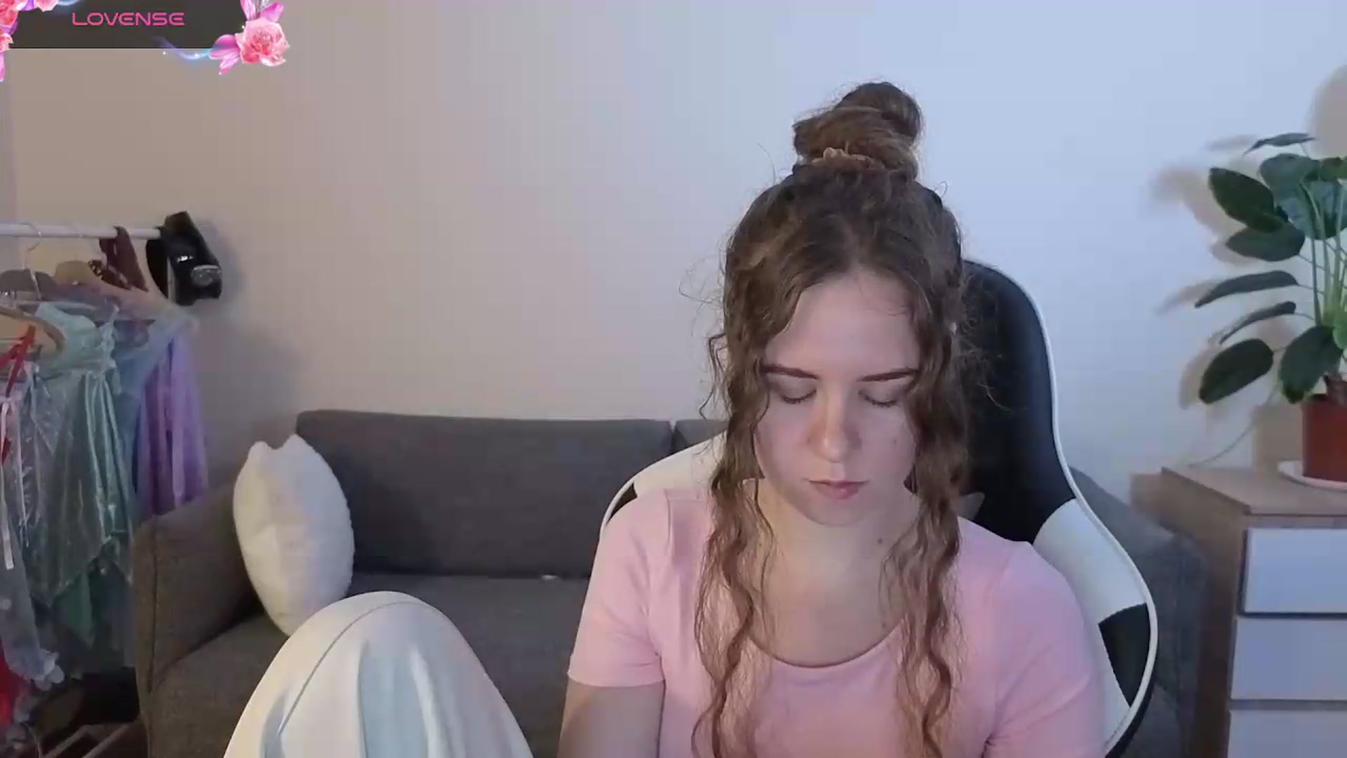 Gallery image thumbnail from BlueFlowerr's myfreecams stream on, 07/17/2026, 19:03 image 11 of 20