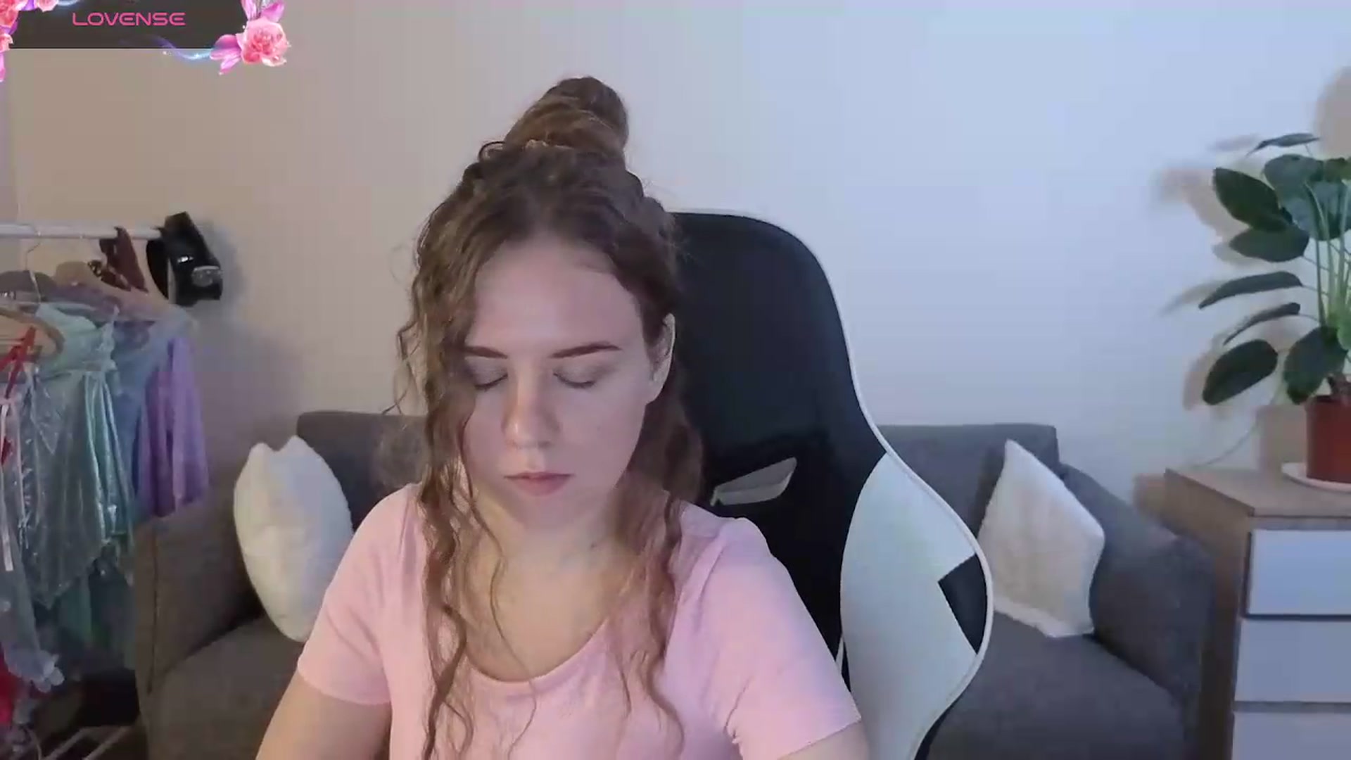 Gallery image thumbnail from BlueFlowerr's myfreecams stream on, 07/17/2026, 19:03 image 7 of 20