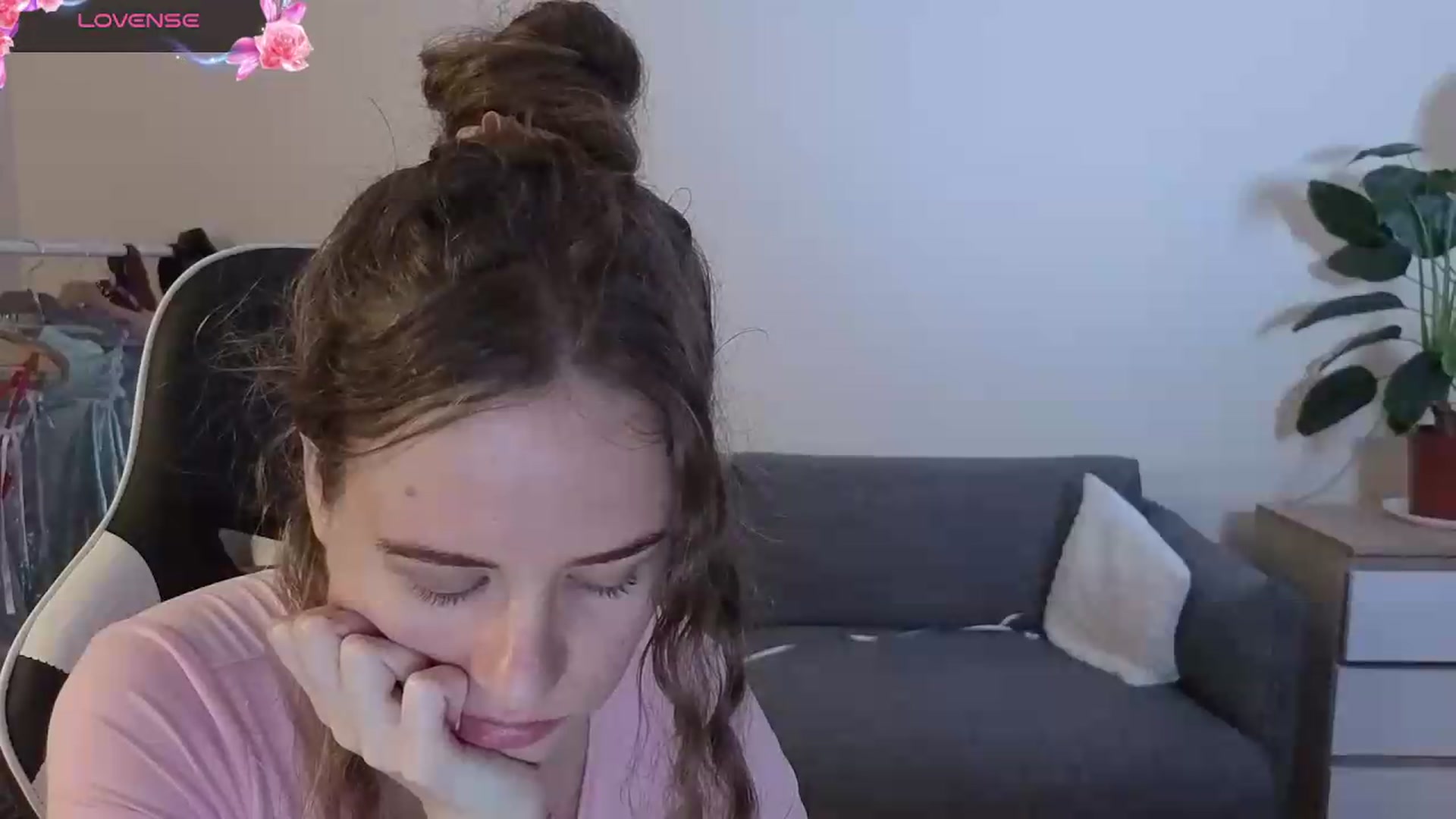 Gallery image thumbnail from BlueFlowerr's myfreecams stream on, 07/17/2026, 19:03 image 12 of 20