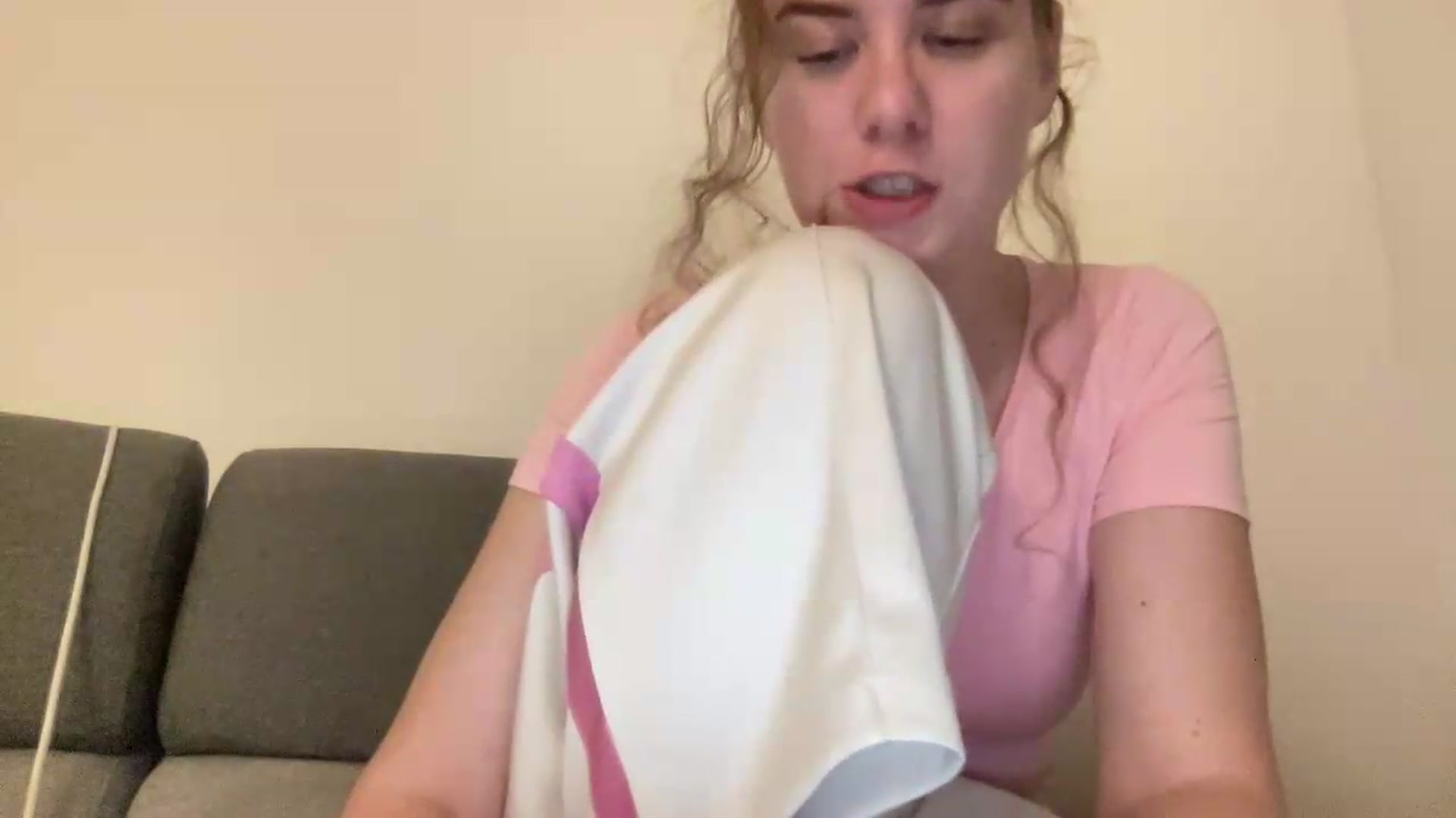 Gallery image thumbnail from BlueFlowerr's myfreecams stream on, 07/17/2026, 23:12 image 3 of 20