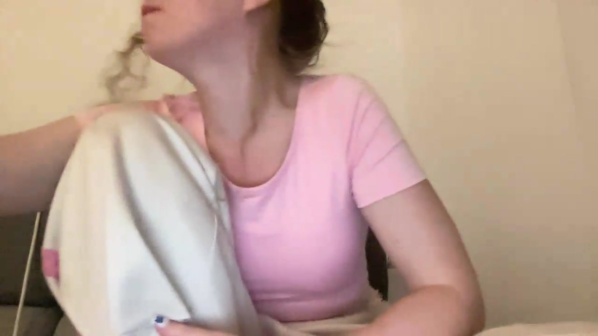 Gallery image thumbnail from BlueFlowerr's myfreecams stream on, 07/17/2026, 23:12 image 10 of 20