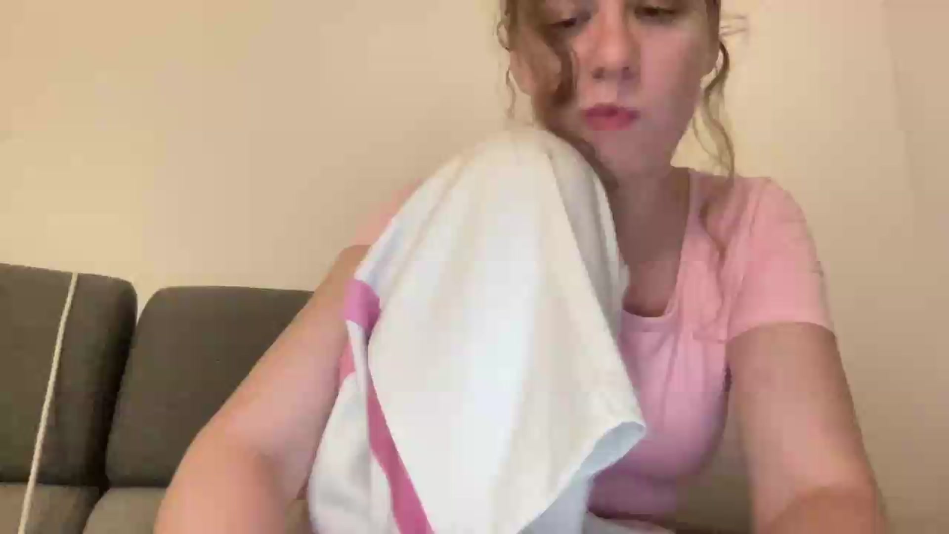Gallery image thumbnail from BlueFlowerr's myfreecams stream on, 07/17/2026, 23:12 image 9 of 20