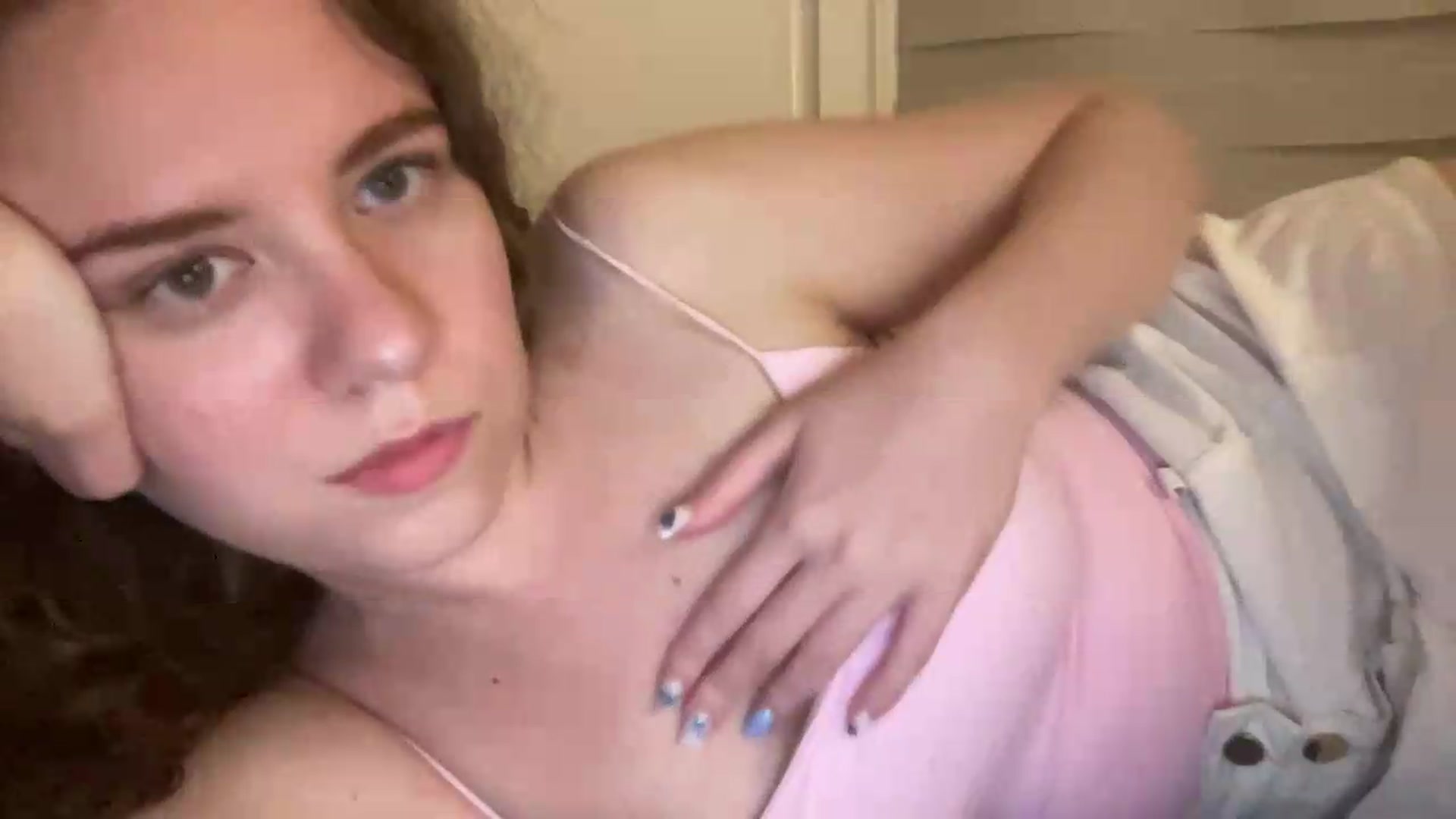 Gallery image thumbnail from BlueFlowerr's myfreecams stream on, 07/19/2026, 01:18 image 11 of 20
