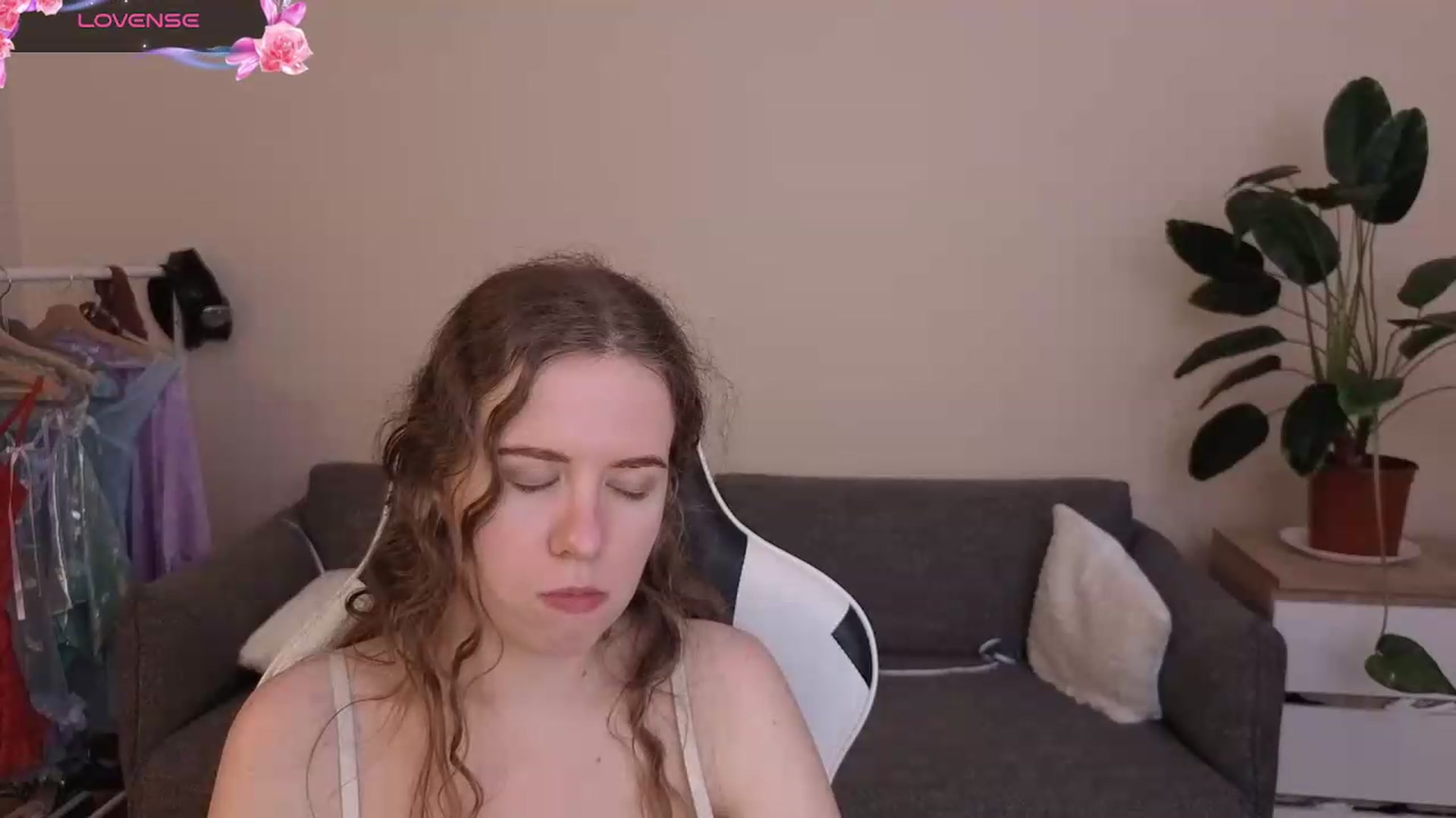 Gallery image thumbnail from BlueFlowerr's myfreecams stream on, 07/20/2026, 23:08 image 14 of 20