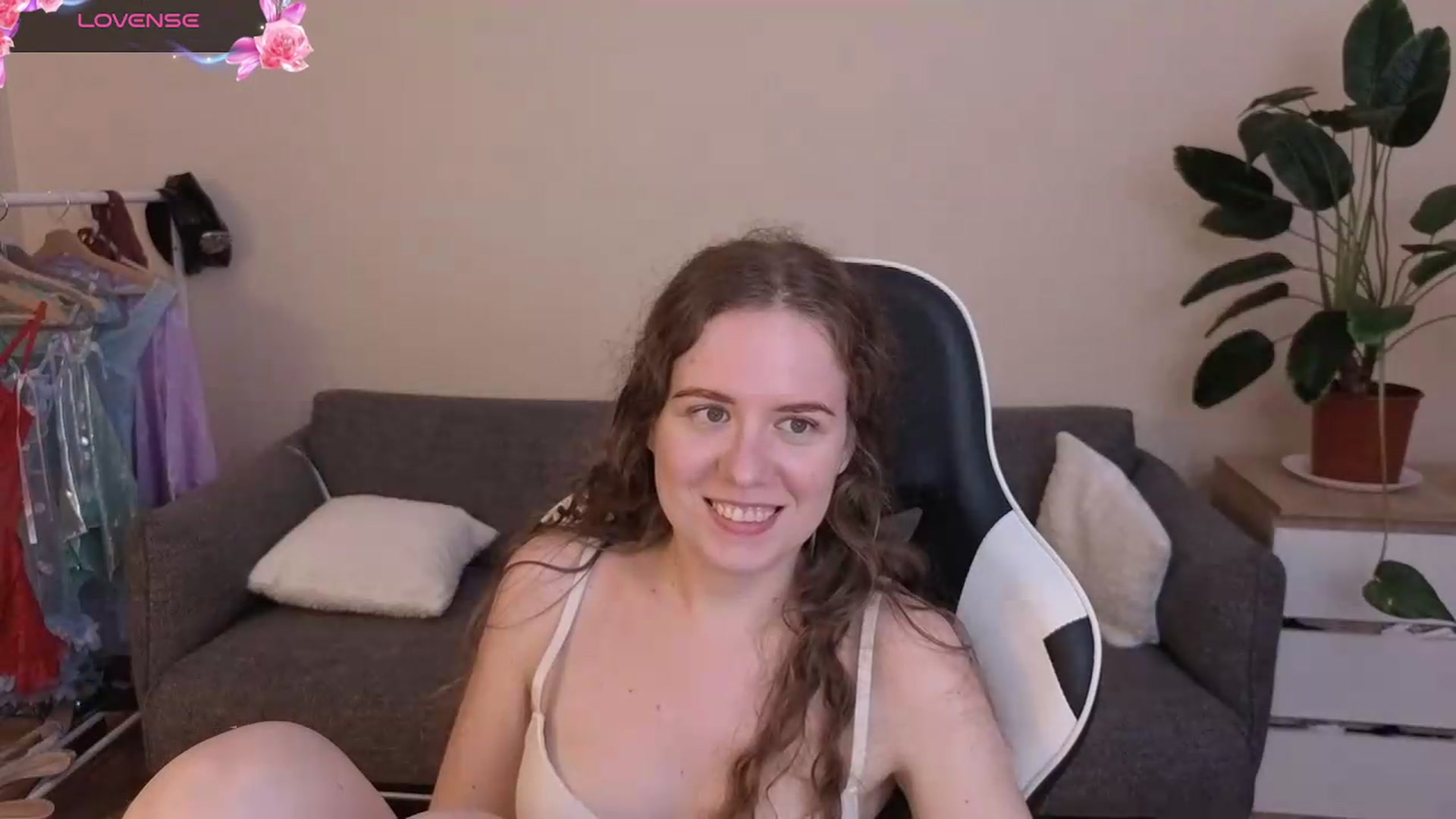 Gallery image thumbnail from BlueFlowerr's myfreecams stream on, 07/21/2026, 24:00 image 16 of 20