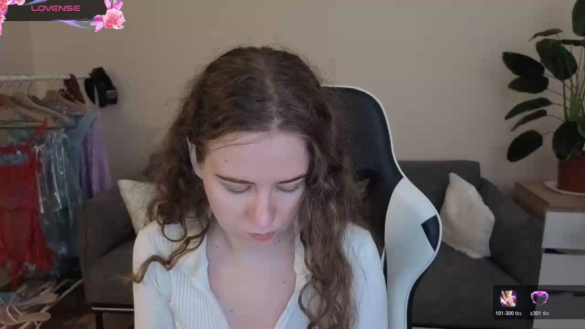 Gallery image thumbnail from BlueFlowerr's myfreecams stream on, 07/21/2026, 18:07 image 17 of 20