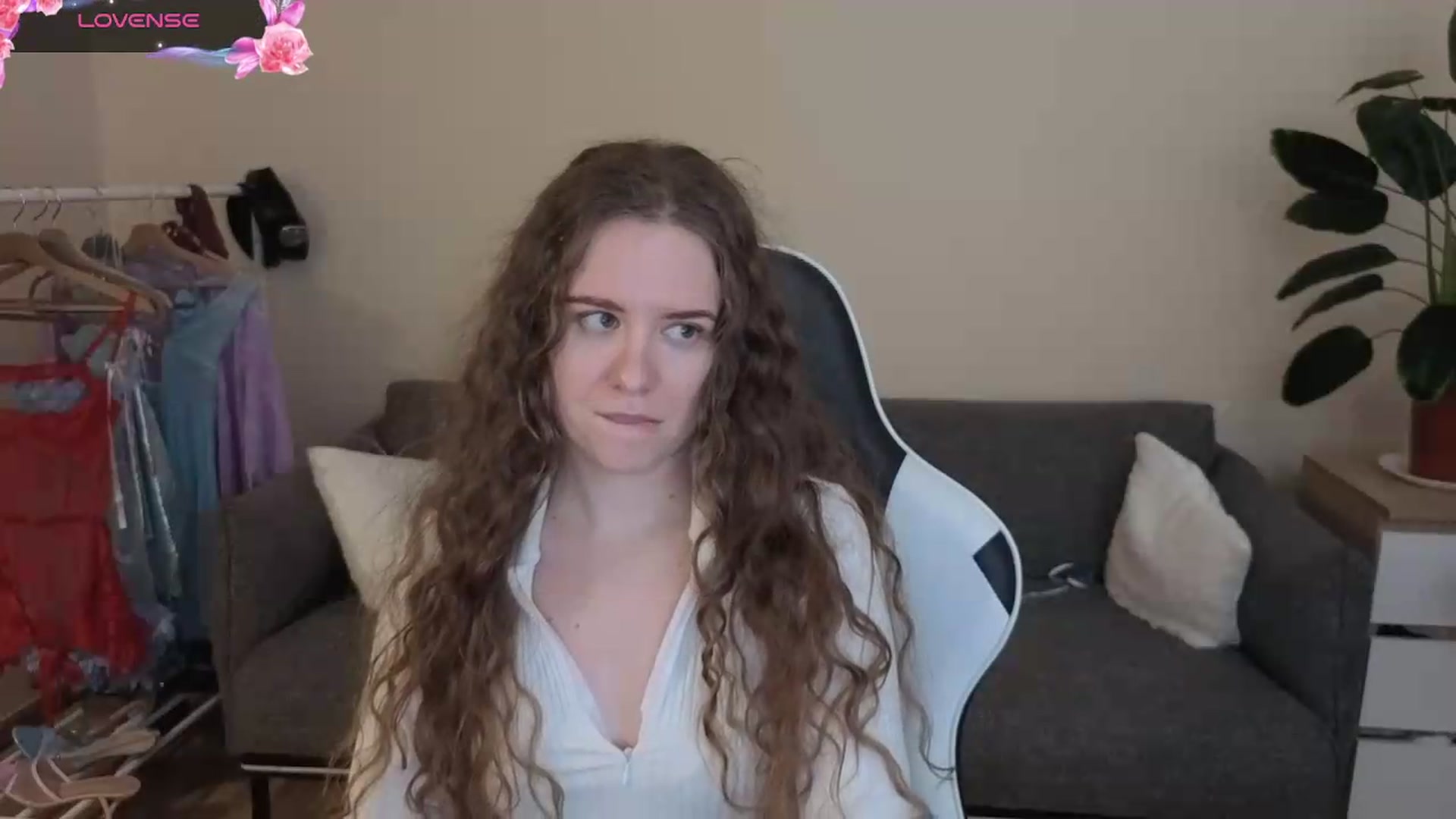 Gallery image thumbnail from BlueFlowerr's myfreecams stream on, 07/21/2026, 18:35 image 13 of 20