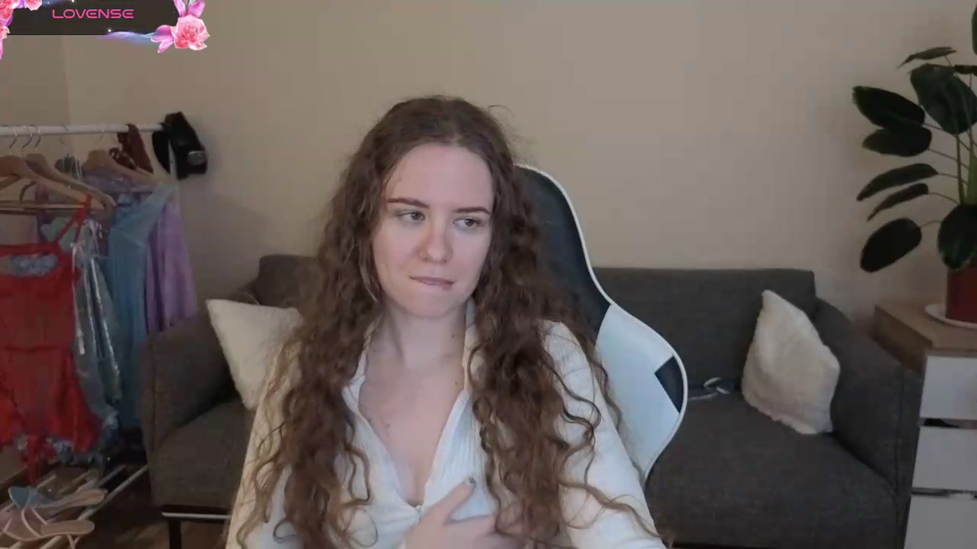 Gallery image thumbnail from BlueFlowerr's myfreecams stream on, 07/21/2026, 18:35 image 15 of 20