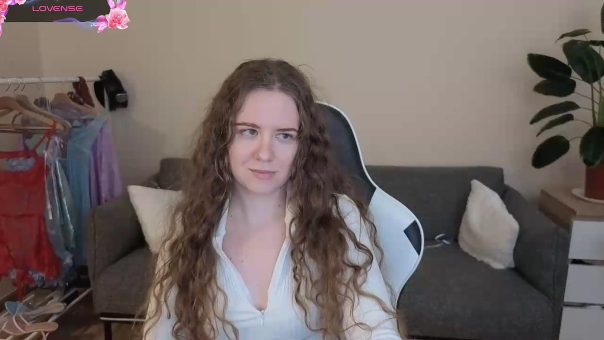 Gallery image thumbnail from BlueFlowerr's myfreecams stream on, 07/21/2026, 18:35 image 12 of 20