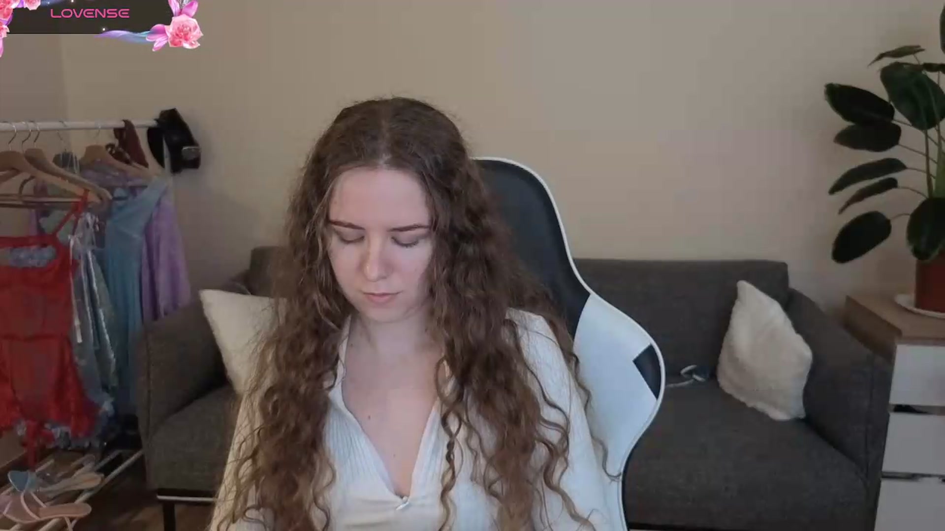 Gallery image thumbnail from BlueFlowerr's myfreecams stream on, 07/21/2026, 18:35 image 17 of 20