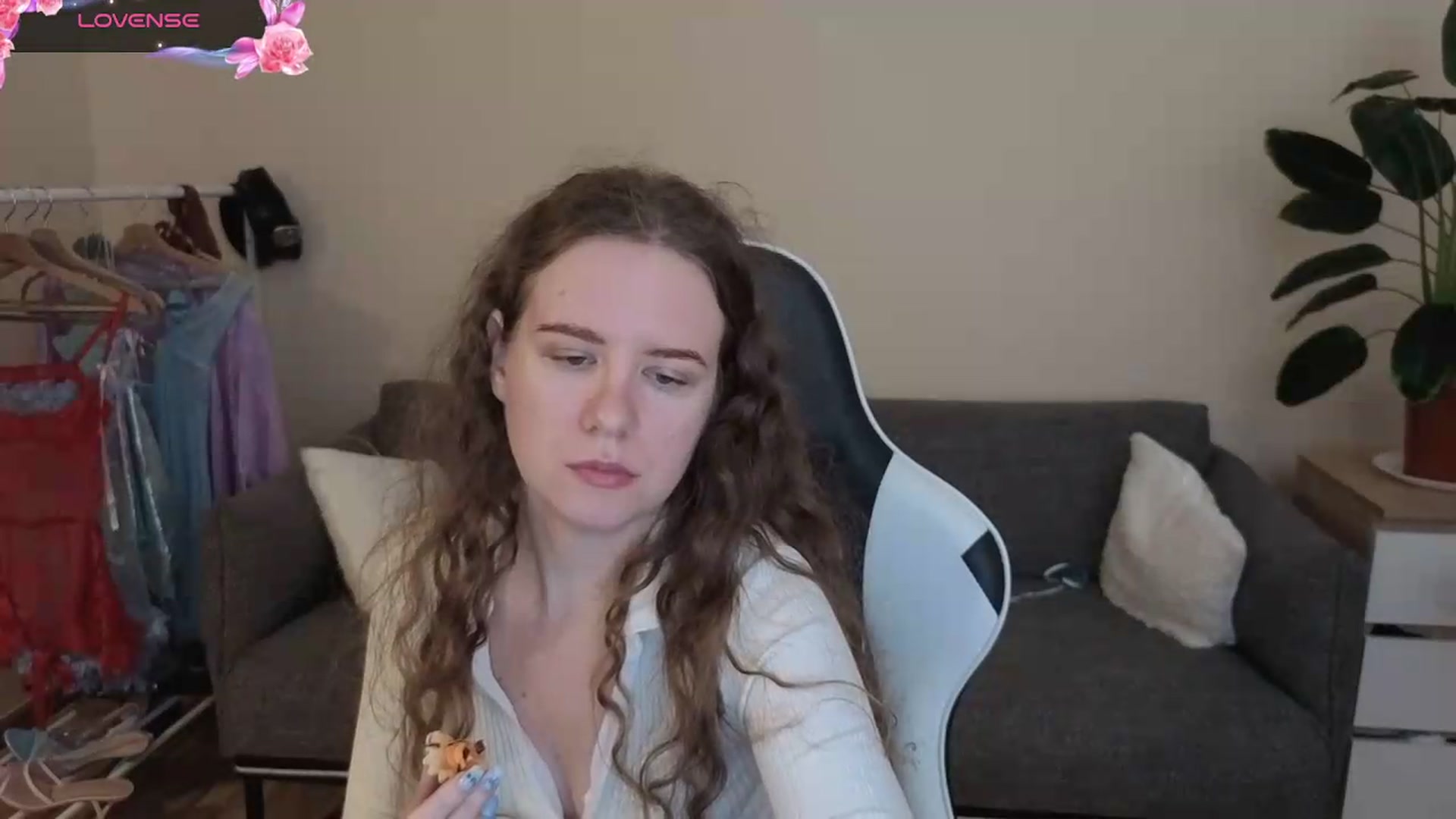 Gallery image thumbnail from BlueFlowerr's myfreecams stream on, 07/21/2026, 18:35 image 3 of 20