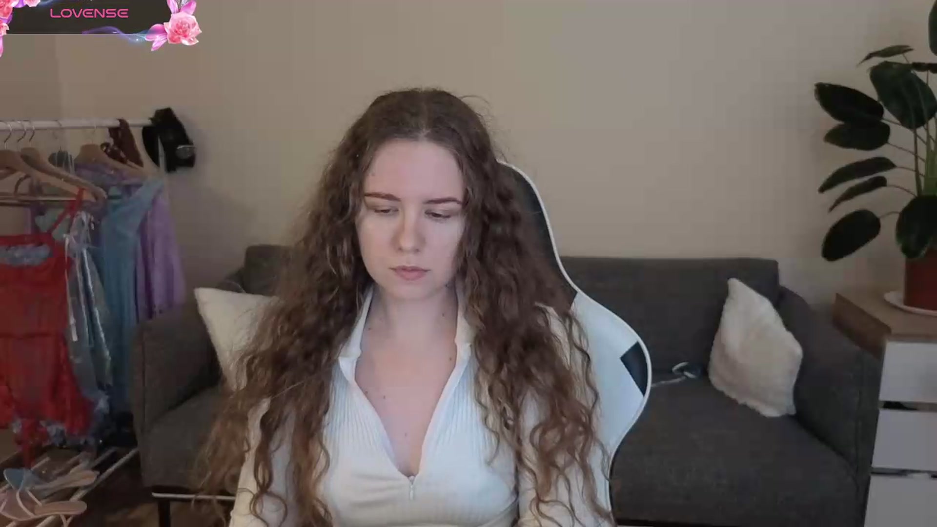 Gallery image thumbnail from BlueFlowerr's myfreecams stream on, 07/21/2026, 18:35 image 10 of 20