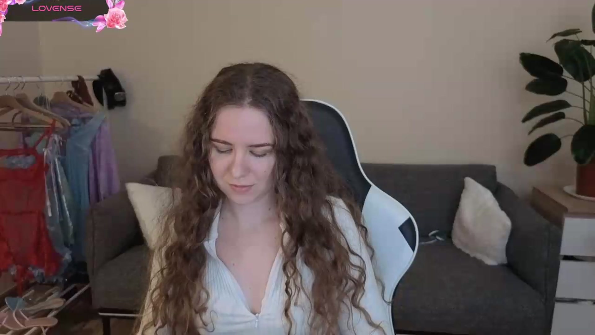 Gallery image thumbnail from BlueFlowerr's myfreecams stream on, 07/21/2026, 18:35 image 14 of 20