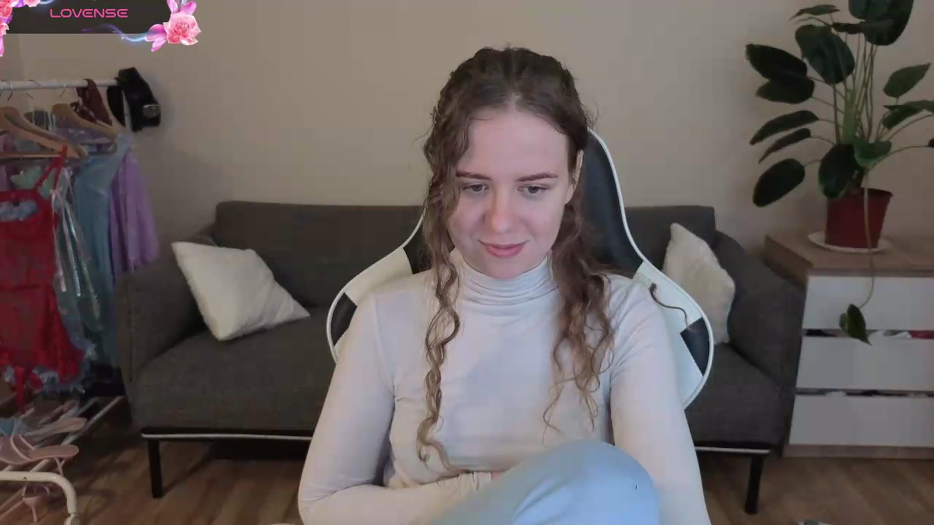 Gallery image thumbnail from BlueFlowerr's myfreecams stream on, 07/23/2026, 17:30 image 18 of 20