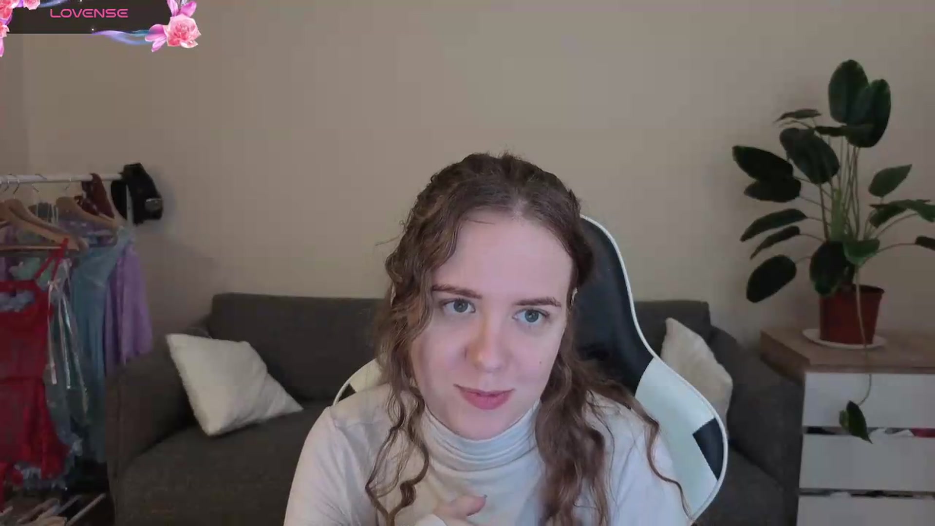 Gallery image thumbnail from BlueFlowerr's myfreecams stream on, 07/23/2026, 17:30 image 15 of 20