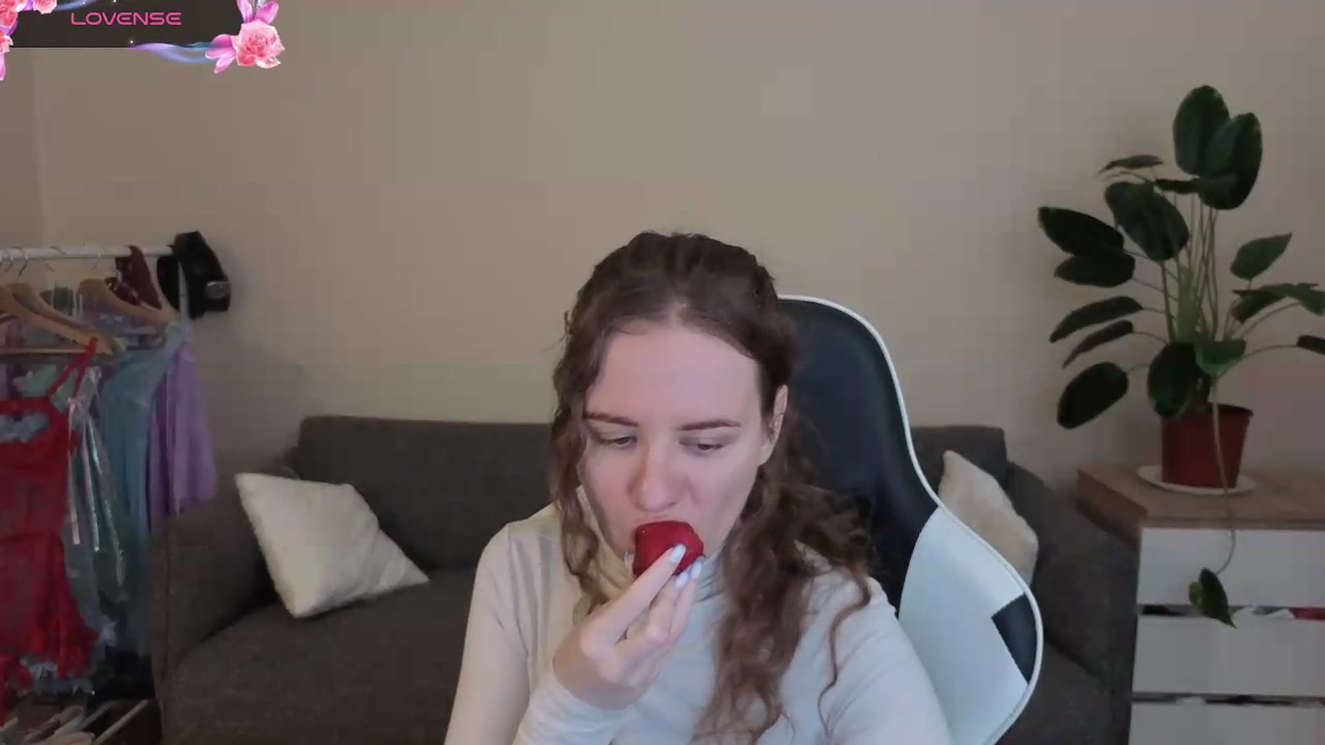 Gallery image thumbnail from BlueFlowerr's myfreecams stream on, 07/23/2026, 17:30 image 9 of 20