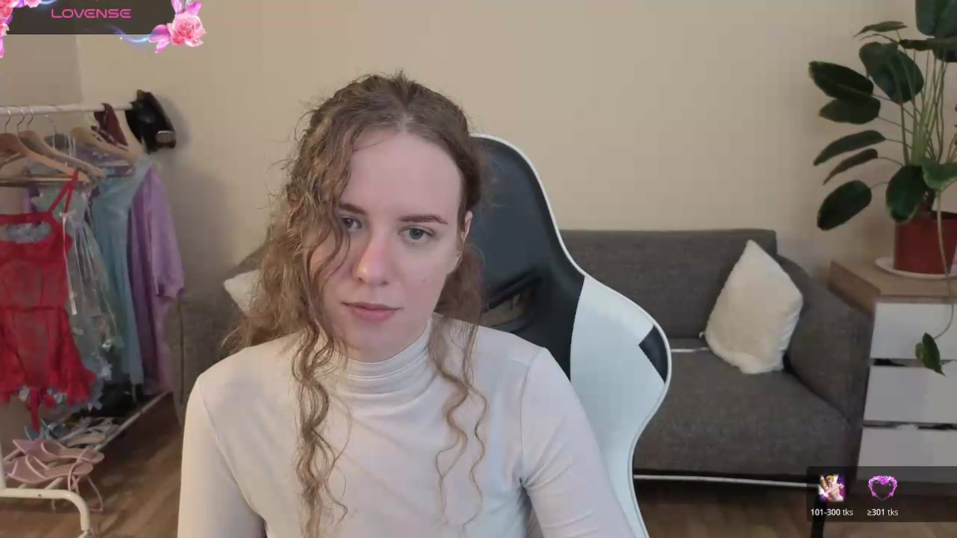 Gallery image thumbnail from BlueFlowerr's myfreecams stream on, 07/23/2026, 22:32 image 5 of 20