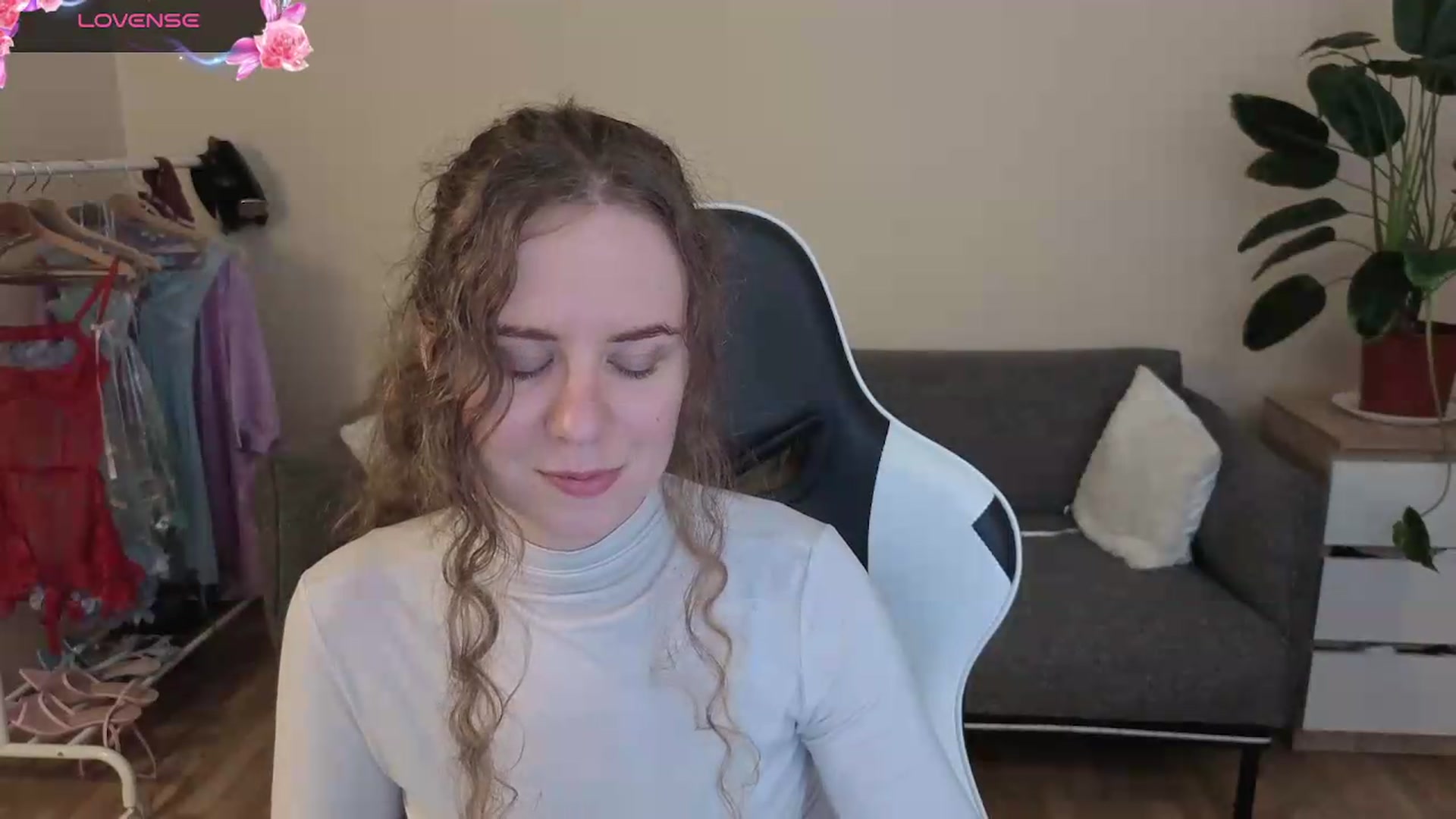 Gallery image thumbnail from BlueFlowerr's myfreecams stream on, 07/23/2026, 22:32 image 4 of 20