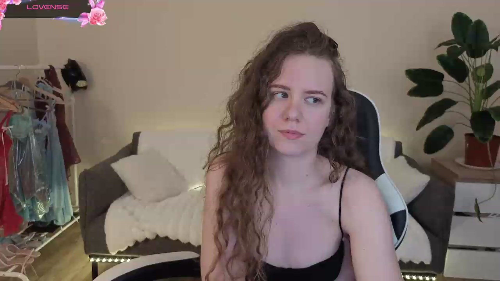 Gallery image thumbnail from BlueFlowerr's myfreecams stream on, 07/26/2026, 21:23 image 19 of 20