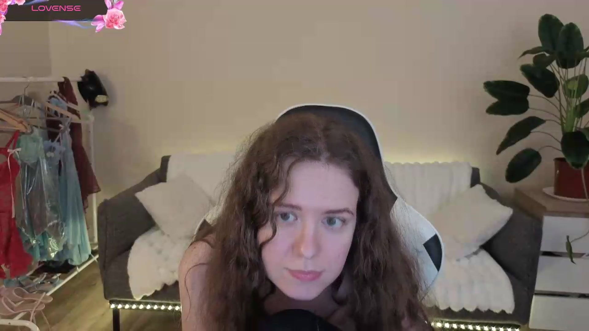 Gallery image thumbnail from BlueFlowerr's myfreecams stream on, 07/26/2026, 22:27 image 15 of 20