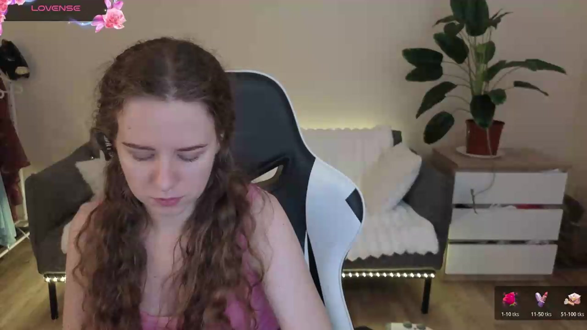 Gallery image thumbnail from BlueFlowerr's myfreecams stream on, 07/27/2026, 20:17 image 6 of 20