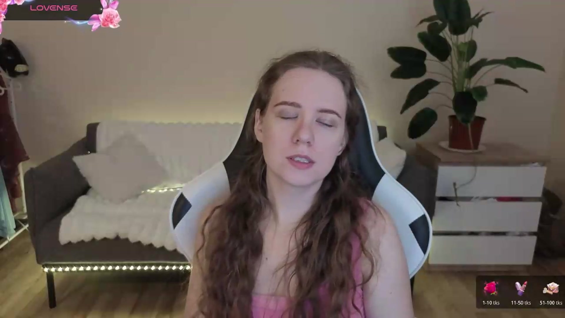 Gallery image thumbnail from BlueFlowerr's myfreecams stream on, 07/27/2026, 20:17 image 3 of 20