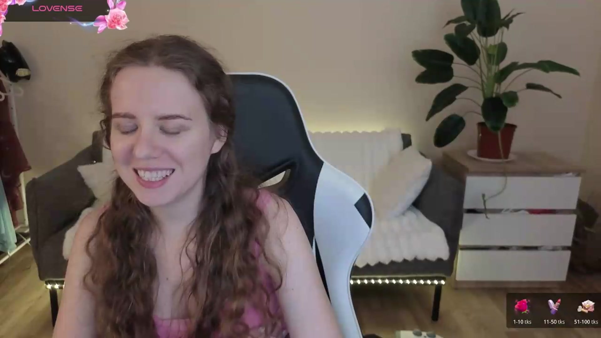 Gallery image thumbnail from BlueFlowerr's myfreecams stream on, 07/27/2026, 20:17 image 7 of 20