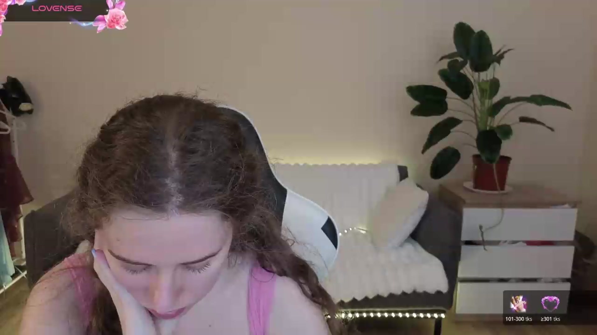 Gallery image thumbnail from BlueFlowerr's myfreecams stream on, 07/27/2026, 20:17 image 9 of 20