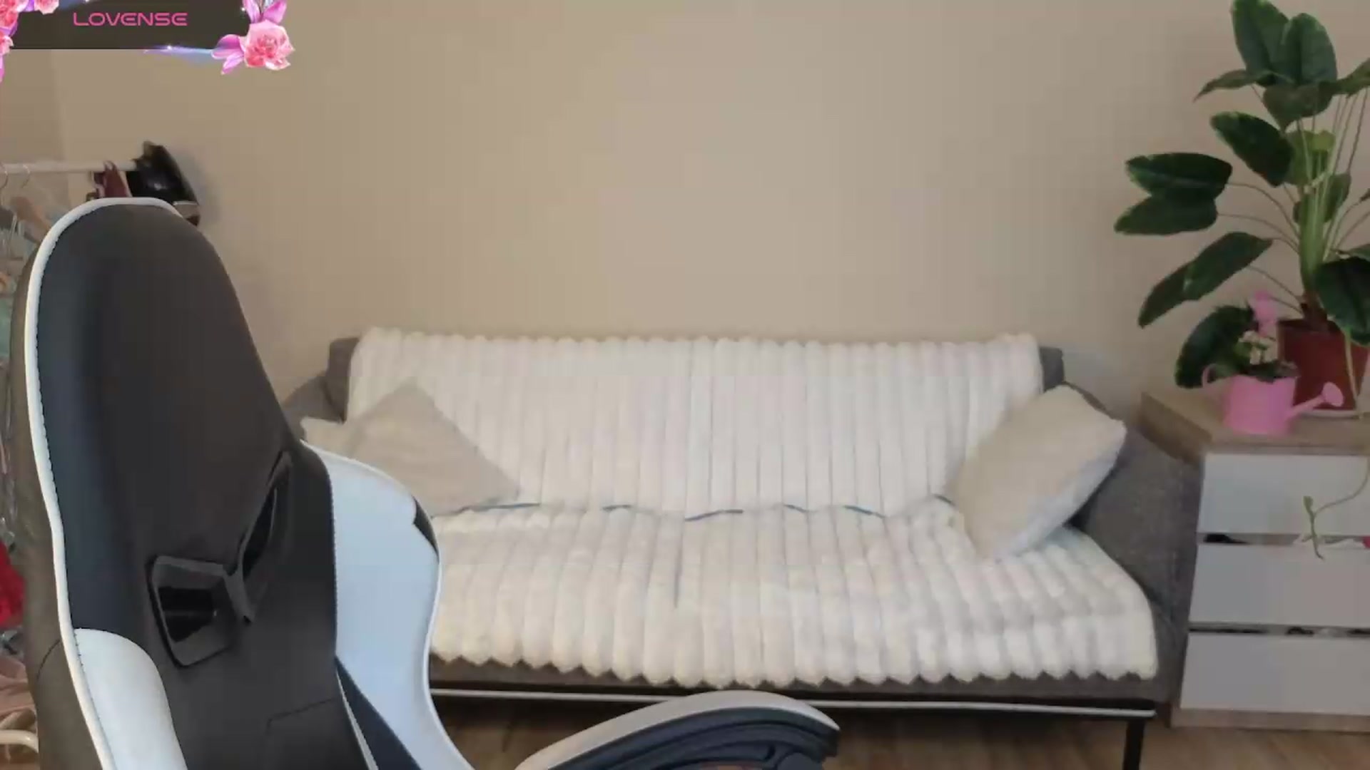 Gallery image thumbnail from BlueFlowerr's myfreecams stream on, 07/28/2026, 19:29 image 19 of 20