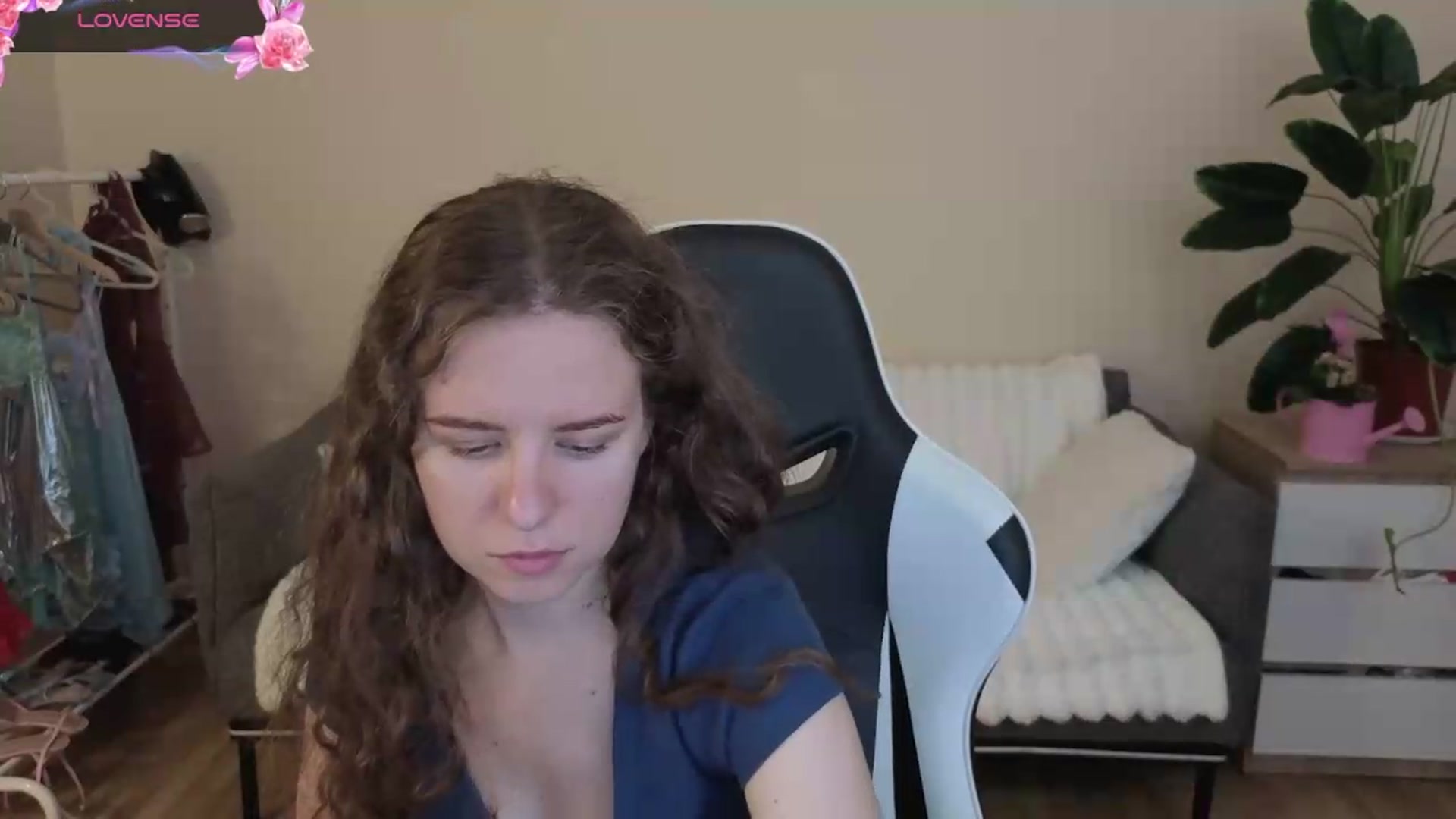 Gallery image thumbnail from BlueFlowerr's myfreecams stream on, 07/28/2026, 19:29 image 14 of 20