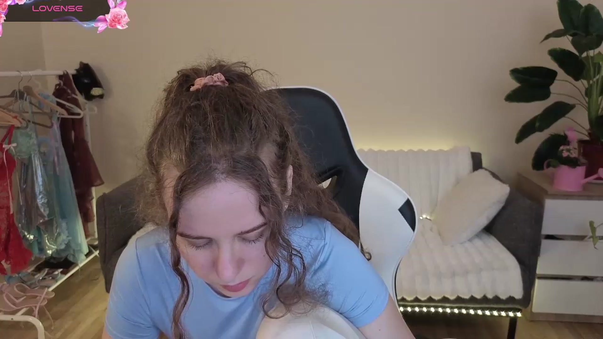 Gallery image thumbnail from BlueFlowerr's myfreecams stream on, 07/29/2026, 17:04 image 16 of 20