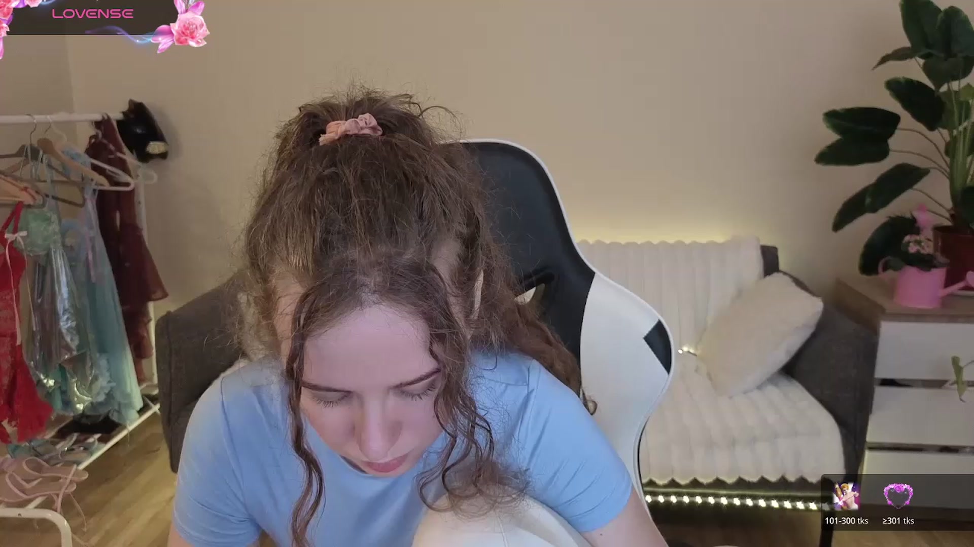Gallery image thumbnail from BlueFlowerr's myfreecams stream on, 07/29/2026, 17:04 image 15 of 20