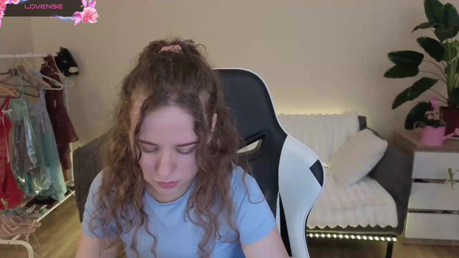 Gallery image thumbnail from BlueFlowerr's myfreecams stream on, 07/29/2026, 17:04 image 8 of 20
