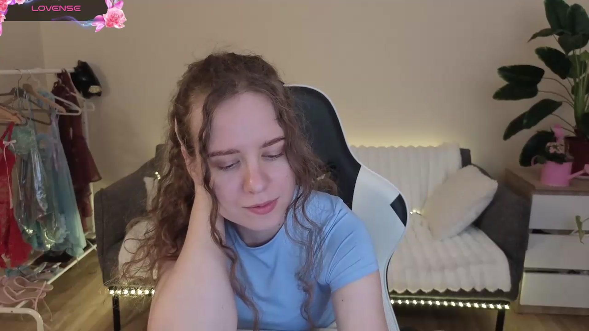 Gallery image thumbnail from BlueFlowerr's myfreecams stream on, 07/29/2026, 17:04 image 19 of 20